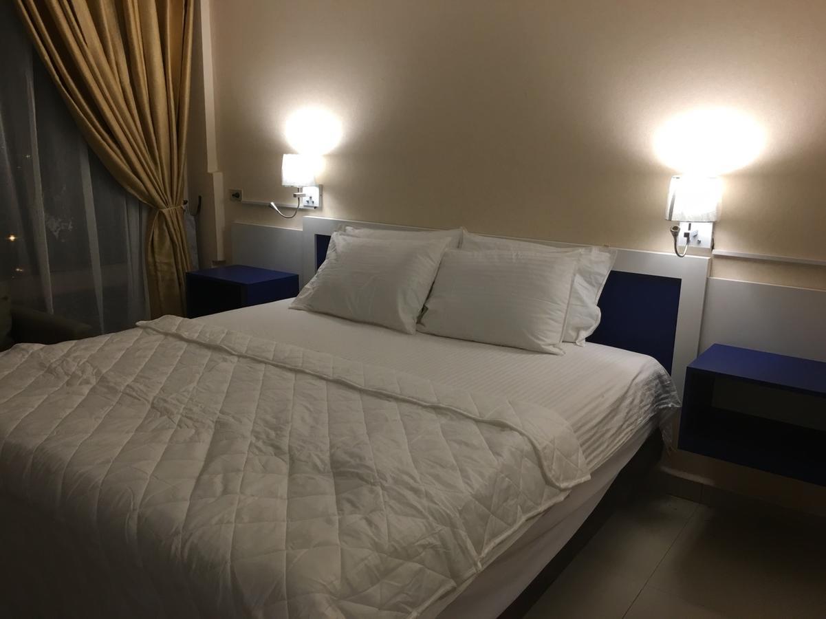 Golden Tree Hotel Belize City Exteriör bild